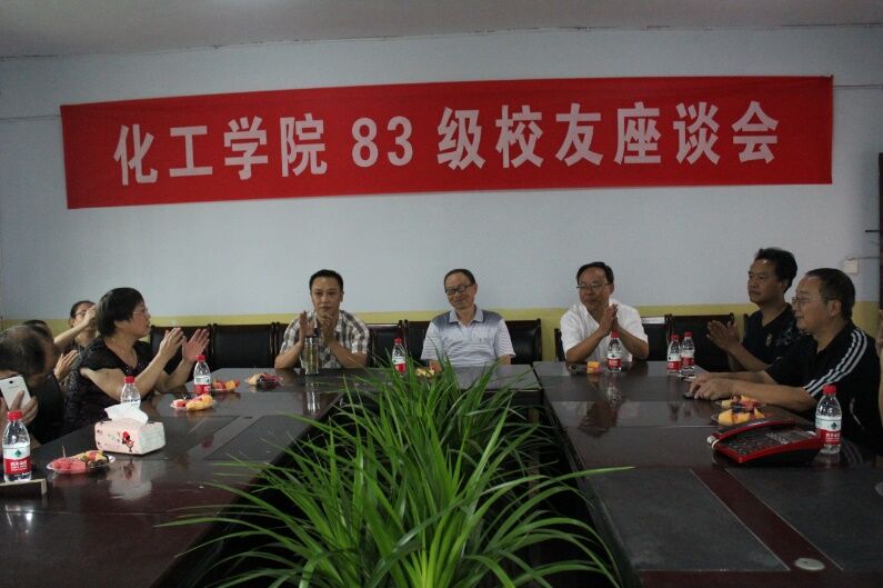 校友1.jpg 校友1.jpg